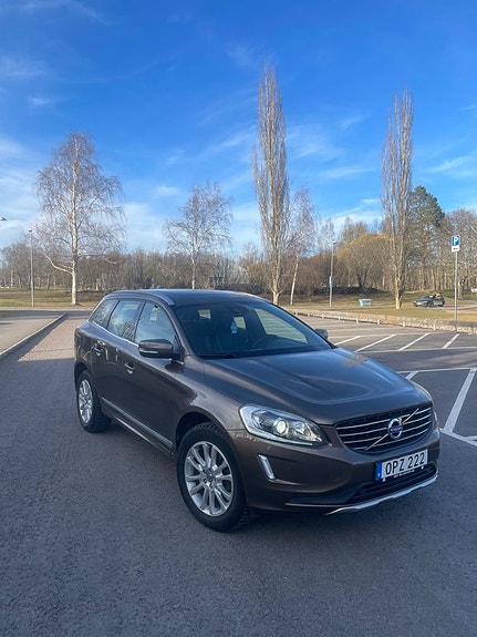 Volvo XC60 2 of 5