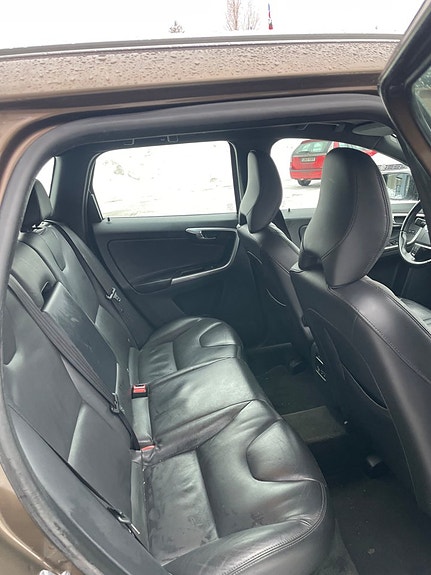 Volvo XC60 17 of 21
