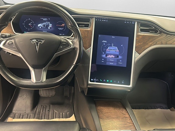 Tesla Model X 11 of 17