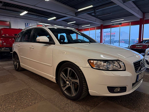 Volvo V50 2 of 5