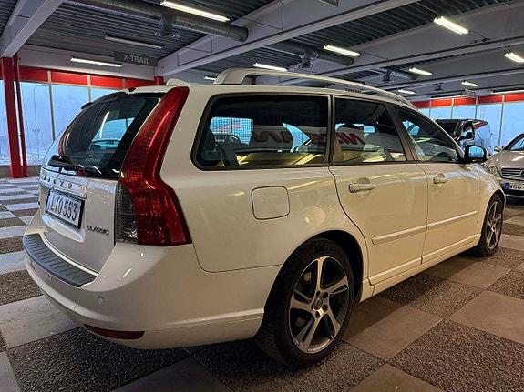 Volvo V50 3 of 5