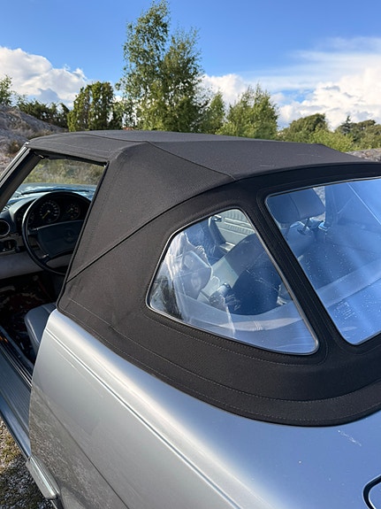 Mercedes-Benz 560 SL 7 of 9