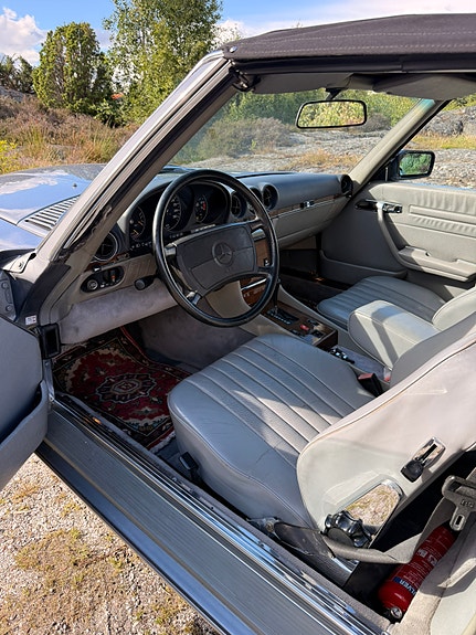 Mercedes-Benz 560 SL 9 of 9