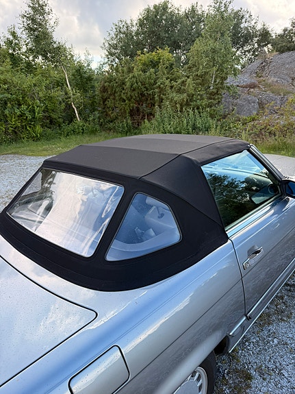 Mercedes-Benz 560 SL 6 of 9