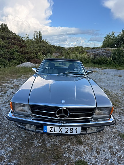 Mercedes-Benz 560 SL 5 of 5