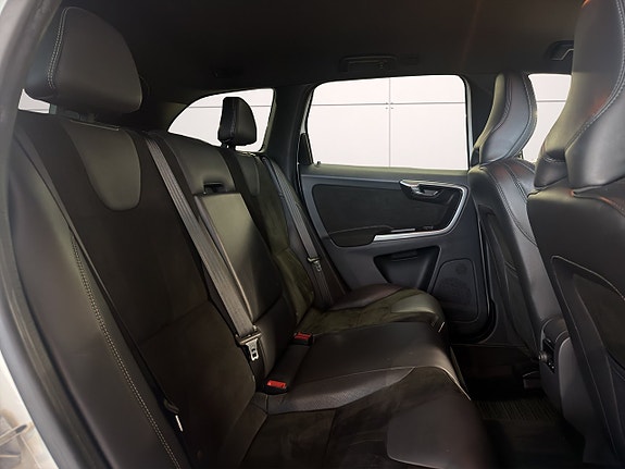 Volvo XC60 14 of 26