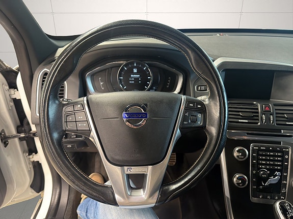 Volvo XC60 11 of 26