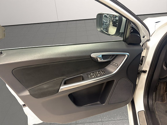 Volvo XC60 17 of 26