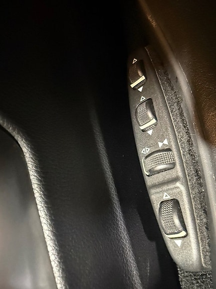 Mercedes-Benz E250 7 of 21
