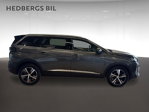 Peugeot 5008 2 of 5