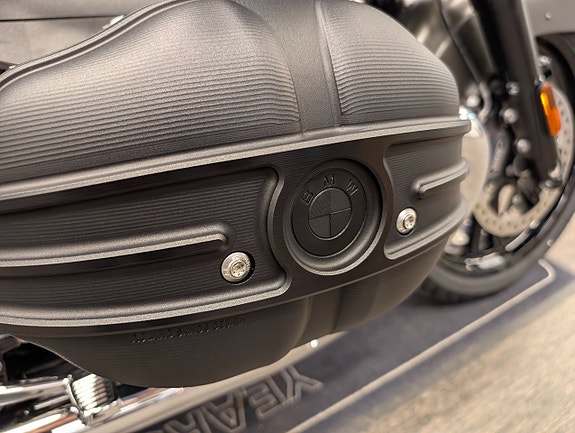 BMW R18 Bagger Manhattan Metallic Matt 5 of 5