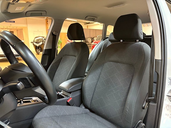 Volkswagen Golf VIII 12 of 30