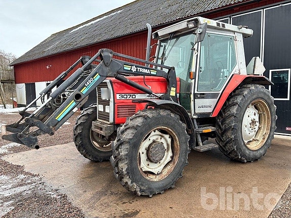 Traktor med lastare MF 3070 4WD