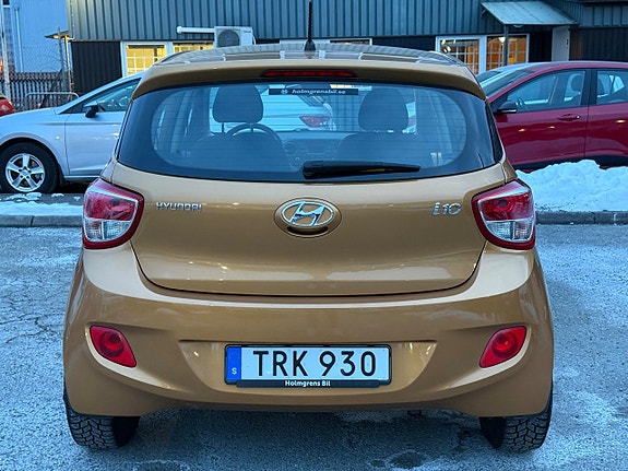 Hyundai i10 7 of 9
