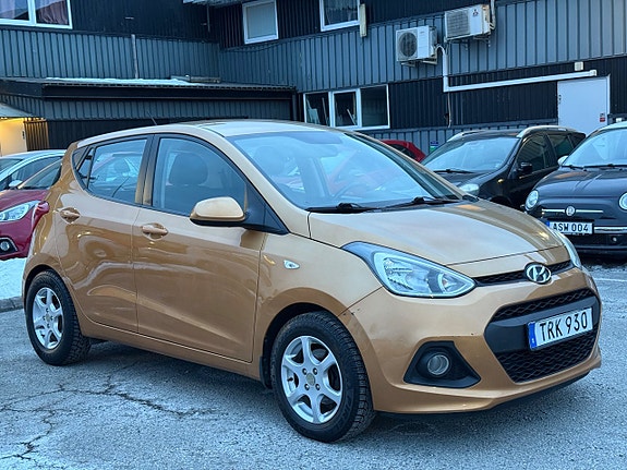 Hyundai i10 2 of 5