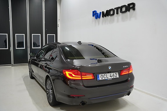 BMW 530e 4 of 5