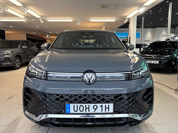 Volkswagen Tiguan 2 of 19