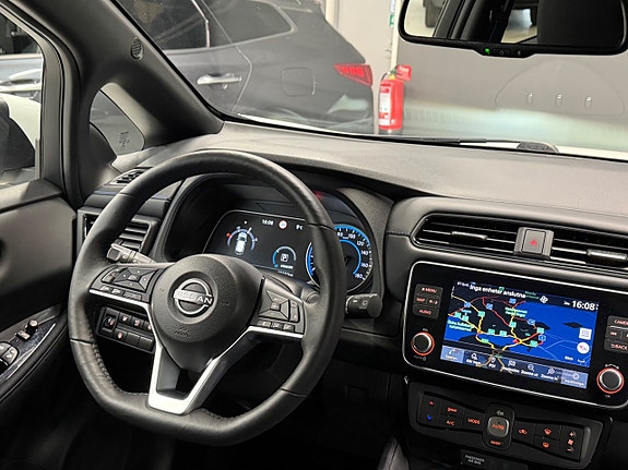 Nissan Leaf 4 of 5