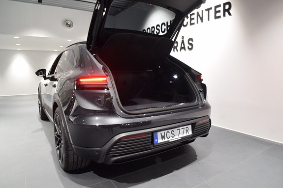 Porsche Macan 4 12 of 17