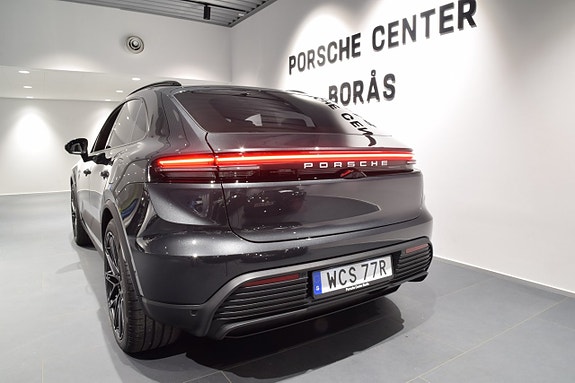 Porsche Macan 4 11 of 17