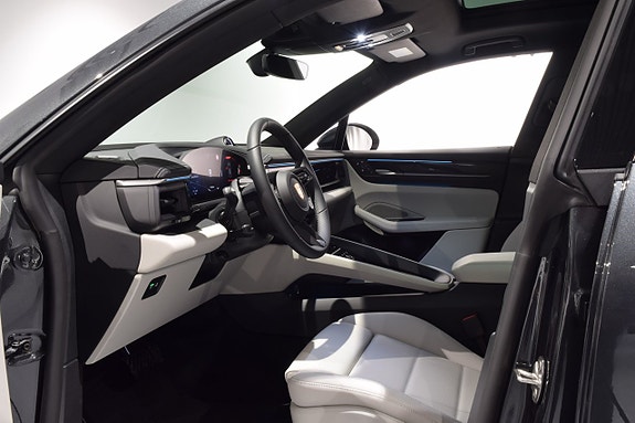 Porsche Macan 4 4 of 5