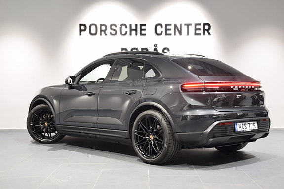 Porsche Macan 4 3 of 5