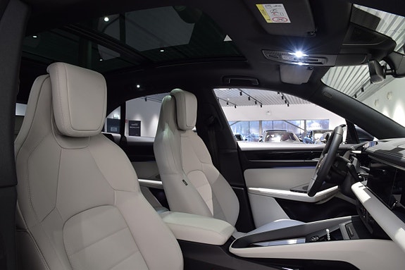 Porsche Macan 4 15 of 17