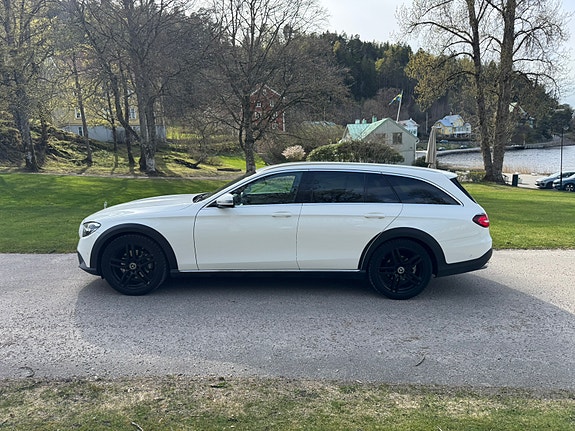 Mercedes-Benz E220 d 2 of 5