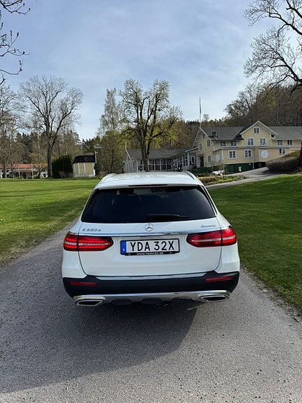 Mercedes-Benz E220 d 4 of 5