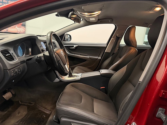 Volvo V60 13 of 30