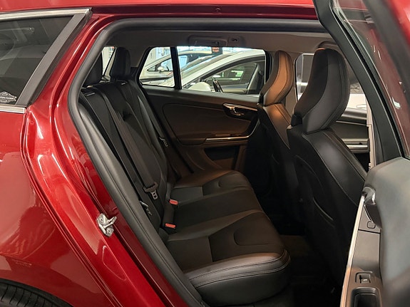 Volvo V60 8 of 30