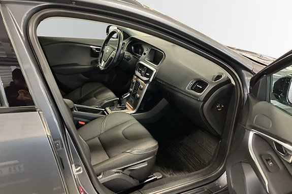 Volvo V40 Cross Country 6 of 10