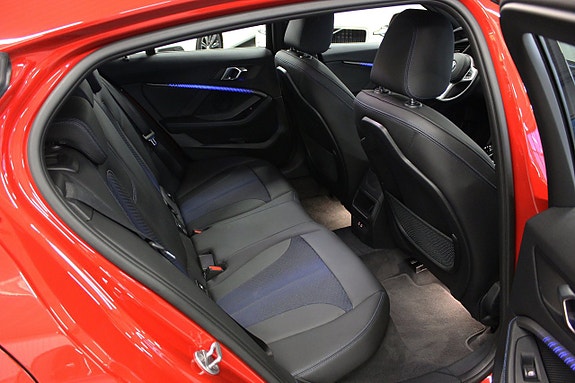 BMW 118i 17 of 18