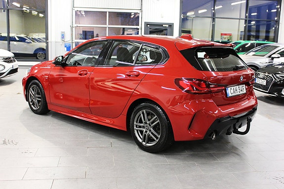 BMW 118i 3 of 5
