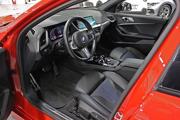 BMW 118i 2 of 5