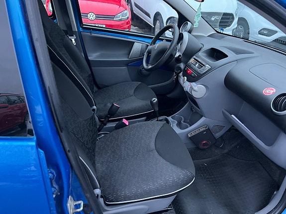Peugeot 107 4 of 5