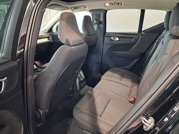 Volvo XC40 4 of 5
