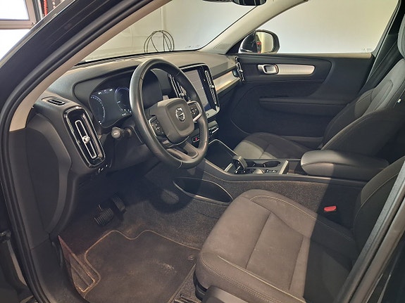Volvo XC40 3 of 5
