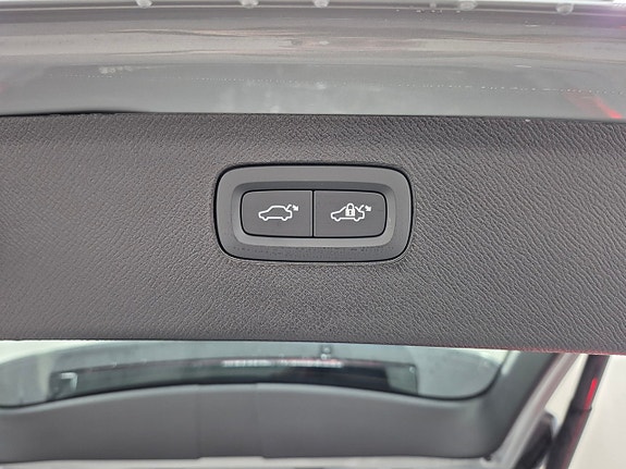 Volvo XC90 10 of 15