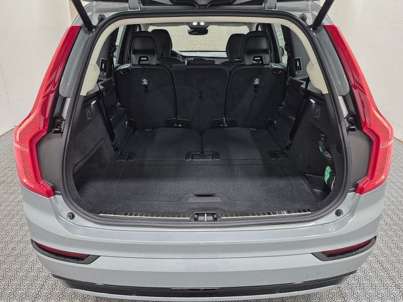 Volvo XC90 13 of 15