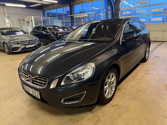 Volvo V60 2 of 10