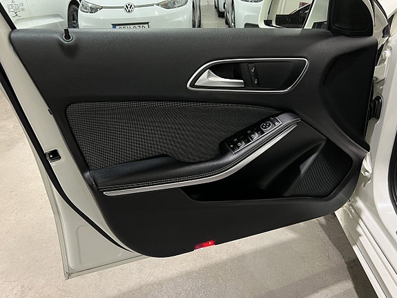 Mercedes-Benz A180 8 of 24