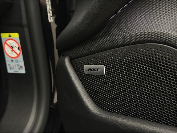 Porsche Taycan 11 of 30