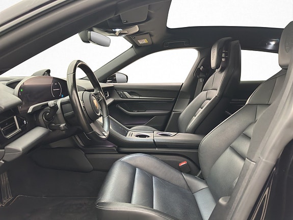 Porsche Taycan 10 of 30