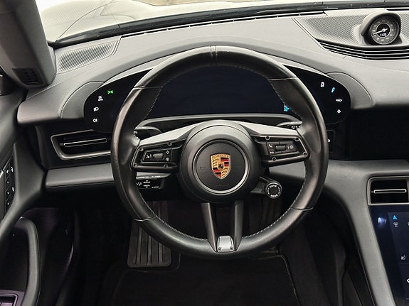 Porsche Taycan 14 of 30