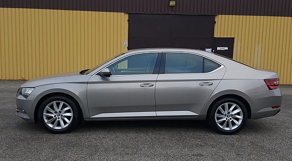 Skoda Superb 3 of 5