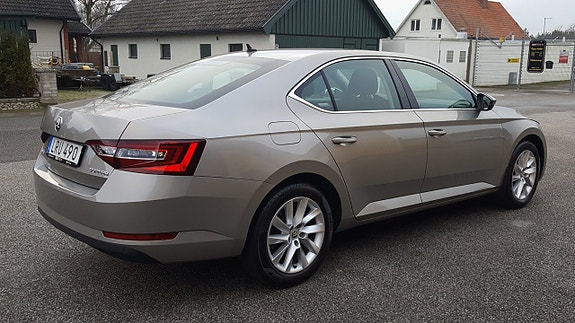 Skoda Superb 2 of 5