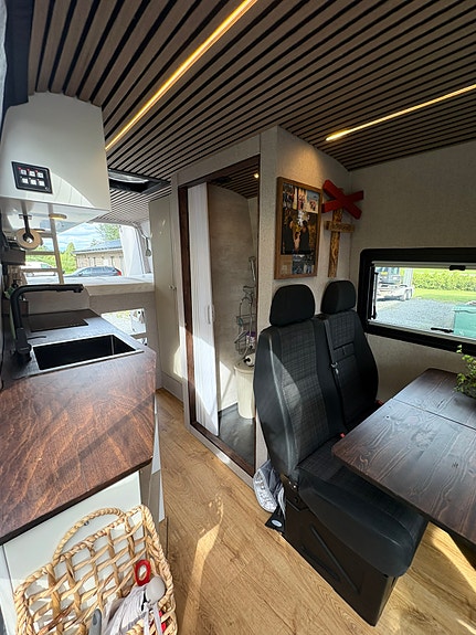Mercedes-Benz Sprinter 3 of 5
