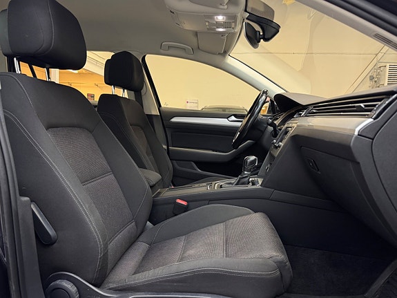 Volkswagen Passat 12 of 26
