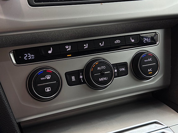 Volkswagen Passat 22 of 26